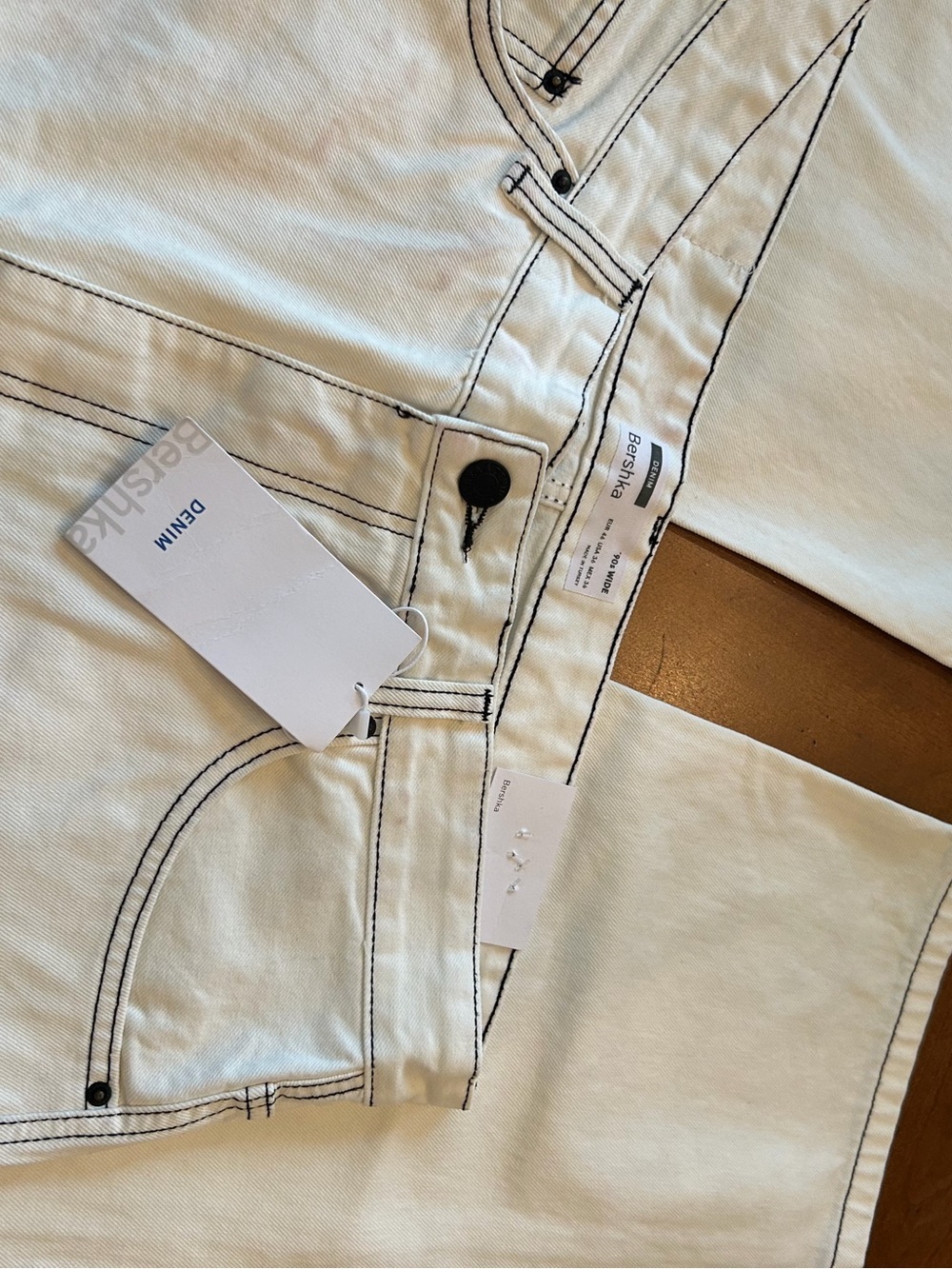 NWT Bershka 90s Wide Leg Graffiti Graphic Jeans Cream Ecru Size
46 / US 14 - Picture 9 of 12